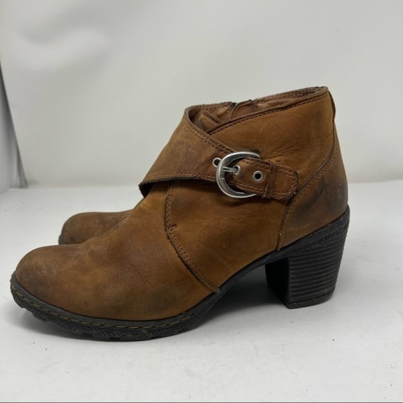 Born BOC boots Leather buckle ankle heel booties size  8 - Picture 2 of 8